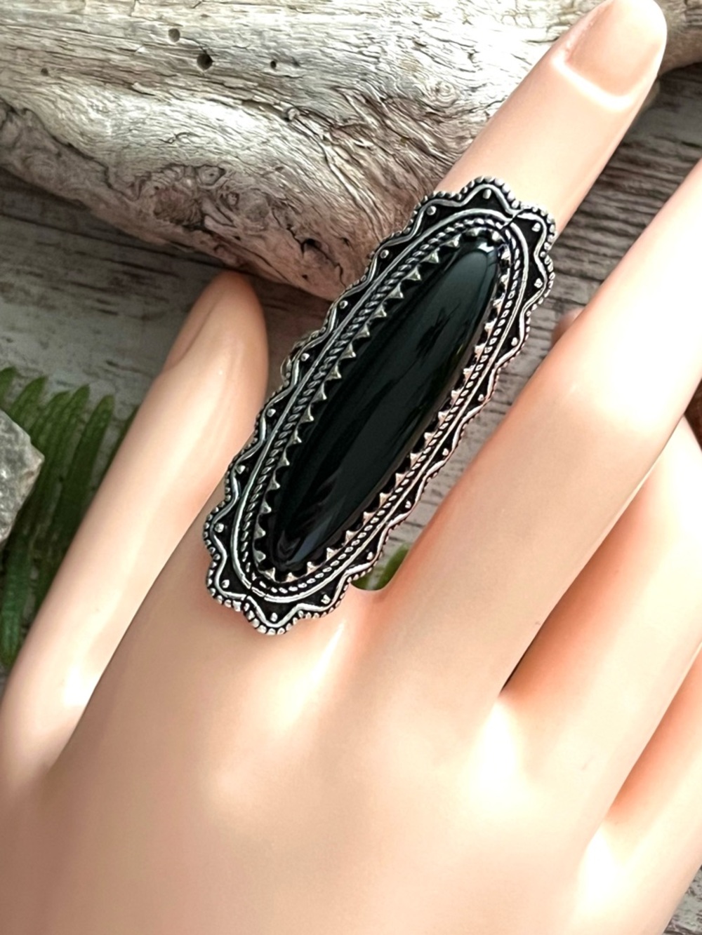 Longated black onyx ring with silver detailing Sz 7.5